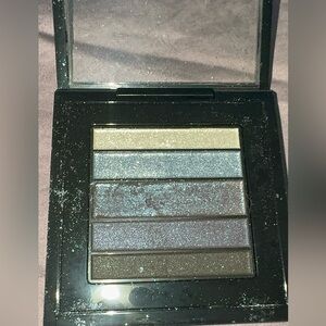 MAC Bleuluxe Veluxe Pearlfusion Shadow - Assorted Eyeshadow Palette